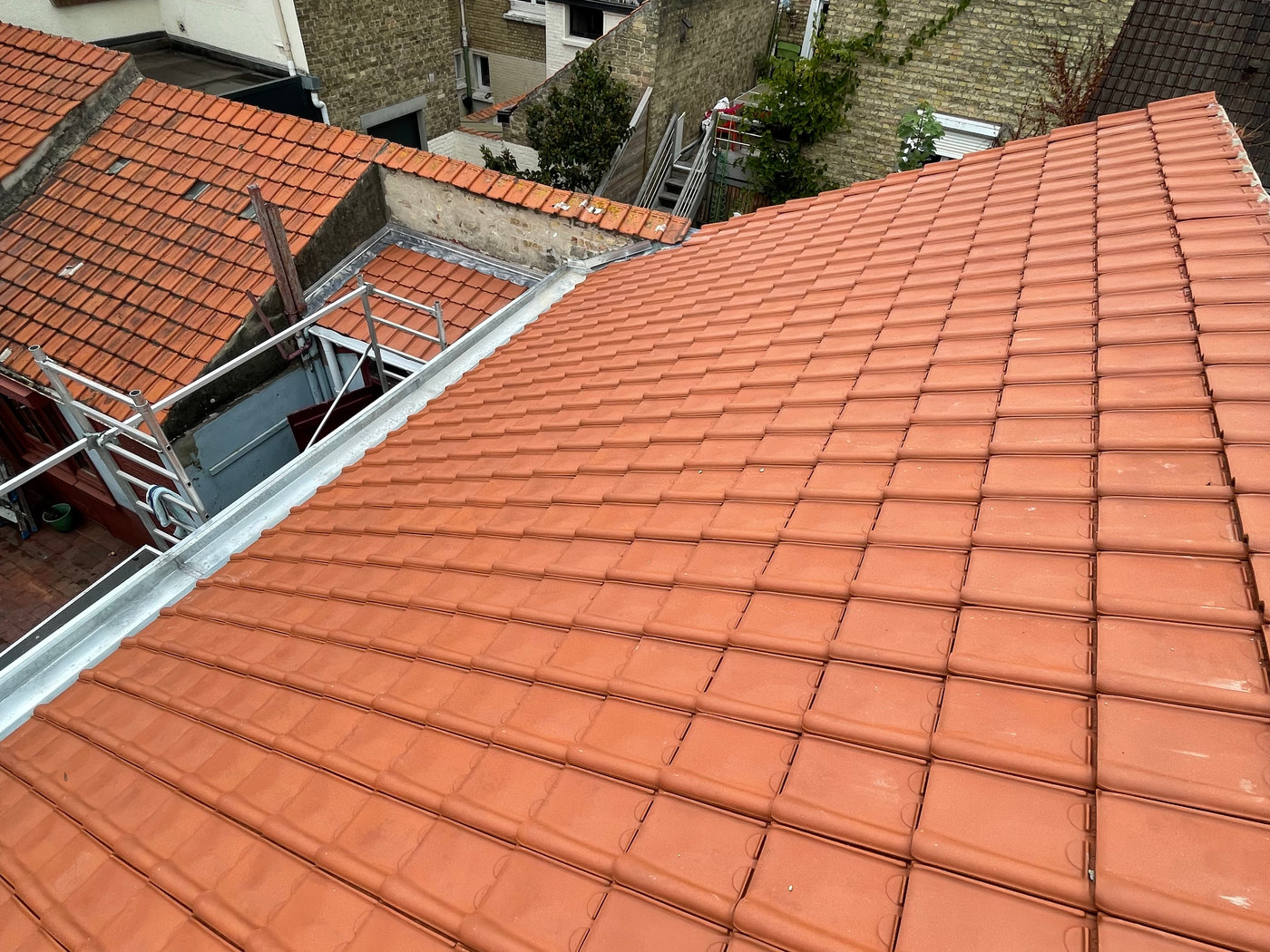 Toiture en tuiles rouges